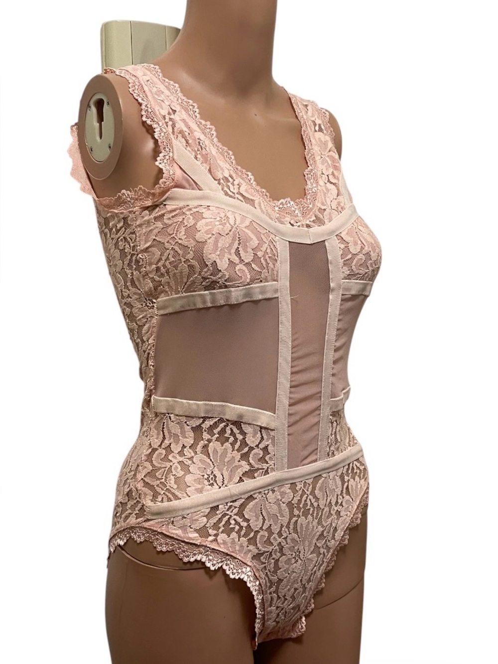 POOF NUDE FLORAL LACE MESH BODYSUIT ROMPER WOMENS COLOR BLUSH PINK SIZE SMALL **